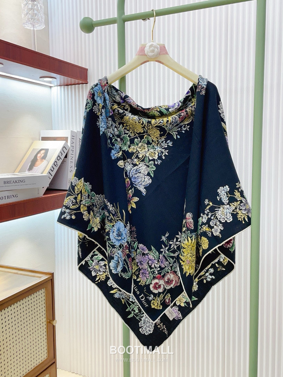 Christian Dior Toile de Jouy Cashmere Silk Shawl 크리스찬 디올 트왈 드 주이 캐시미어 실크 숄 네이비 140×140cm 9