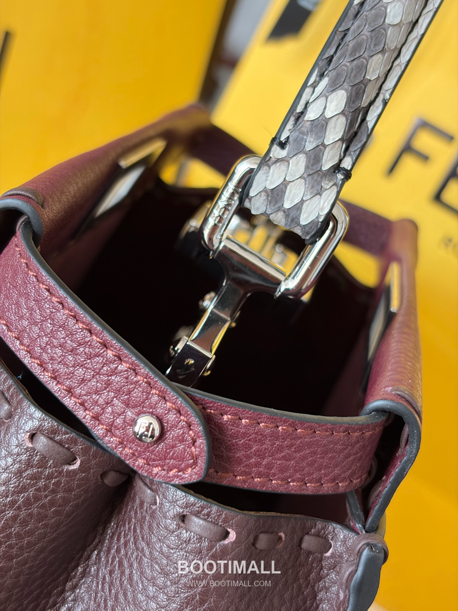 Fendi Peekaboo Mini Selleria Grained Calfskin 펜디 피카부 미니 셀레리아 그레인드 카프스킨 토트백 23cm 8