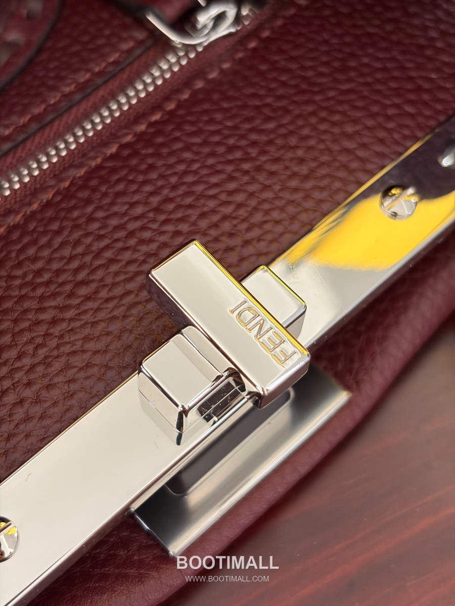 Fendi Peekaboo Mini Selleria Grained Calfskin 펜디 피카부 미니 셀레리아 그레인드 카프스킨 토트백 23cm 11