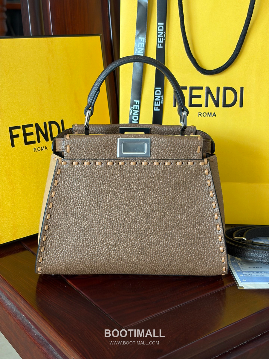 Fendi Peekaboo Mini Selleria Grained Calfskin 펜디 피카부 미니 셀레리아 그레인드 카프스킨 토트백 브라운 23cm 1