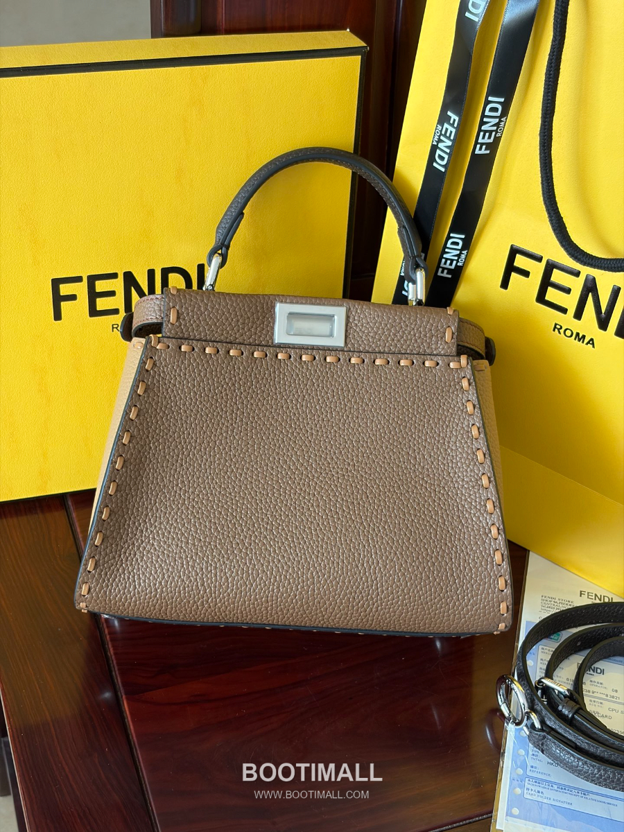 Fendi Peekaboo Mini Selleria Grained Calfskin 펜디 피카부 미니 셀레리아 그레인드 카프스킨 토트백 브라운 23cm 2