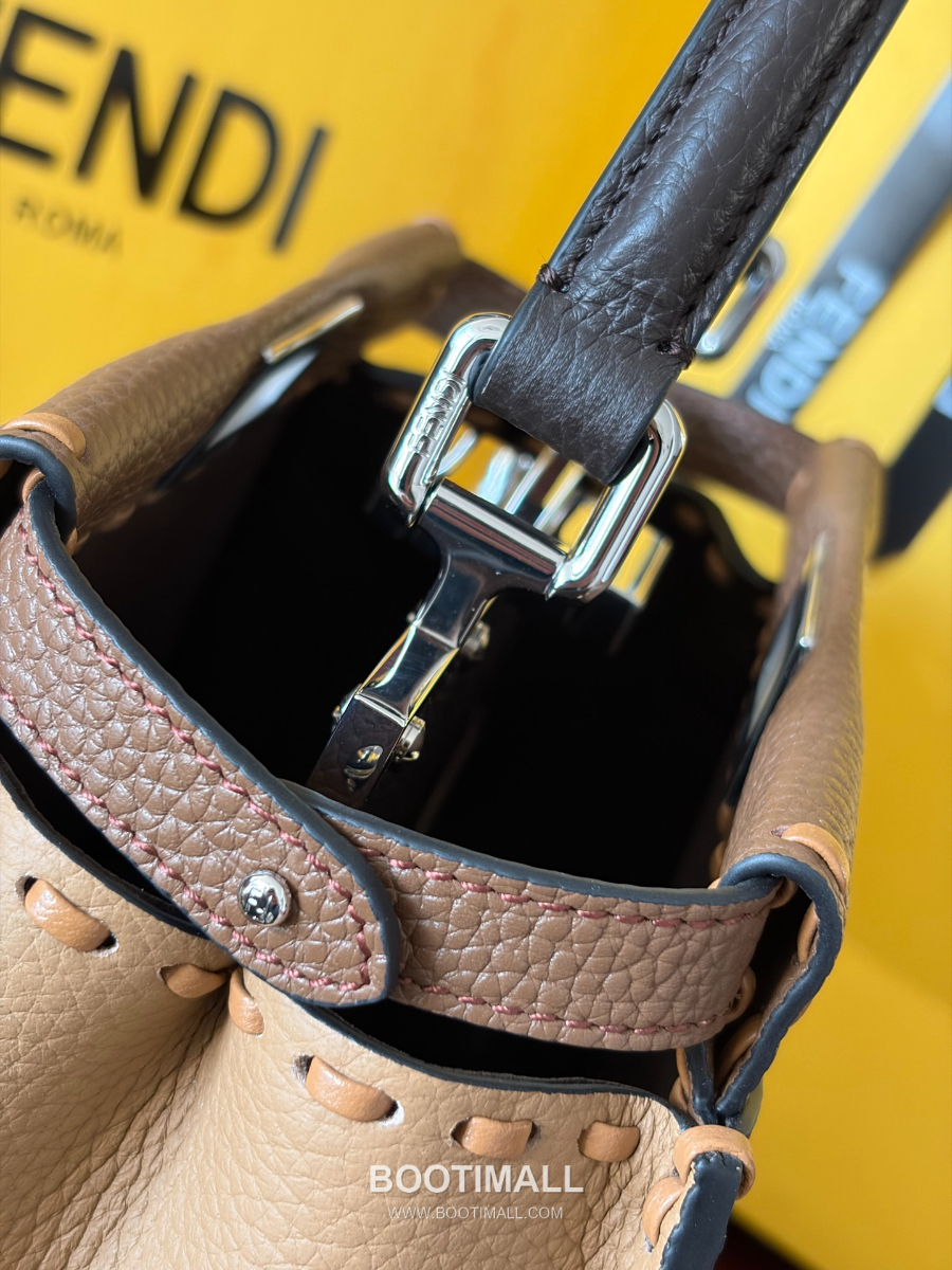 Fendi Peekaboo Mini Selleria Grained Calfskin 펜디 피카부 미니 셀레리아 그레인드 카프스킨 토트백 브라운 23cm 6