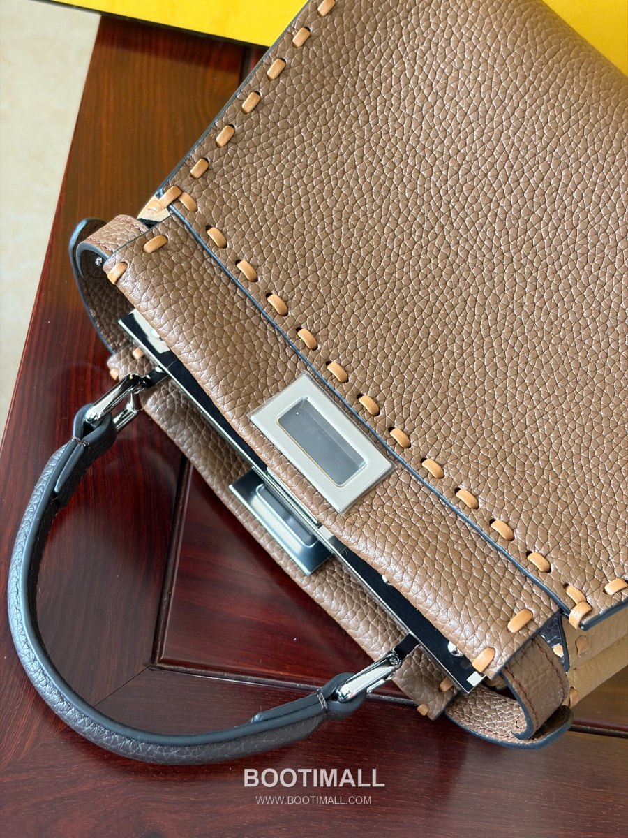 Fendi Peekaboo Mini Selleria Grained Calfskin 펜디 피카부 미니 셀레리아 그레인드 카프스킨 토트백 브라운 23cm 7