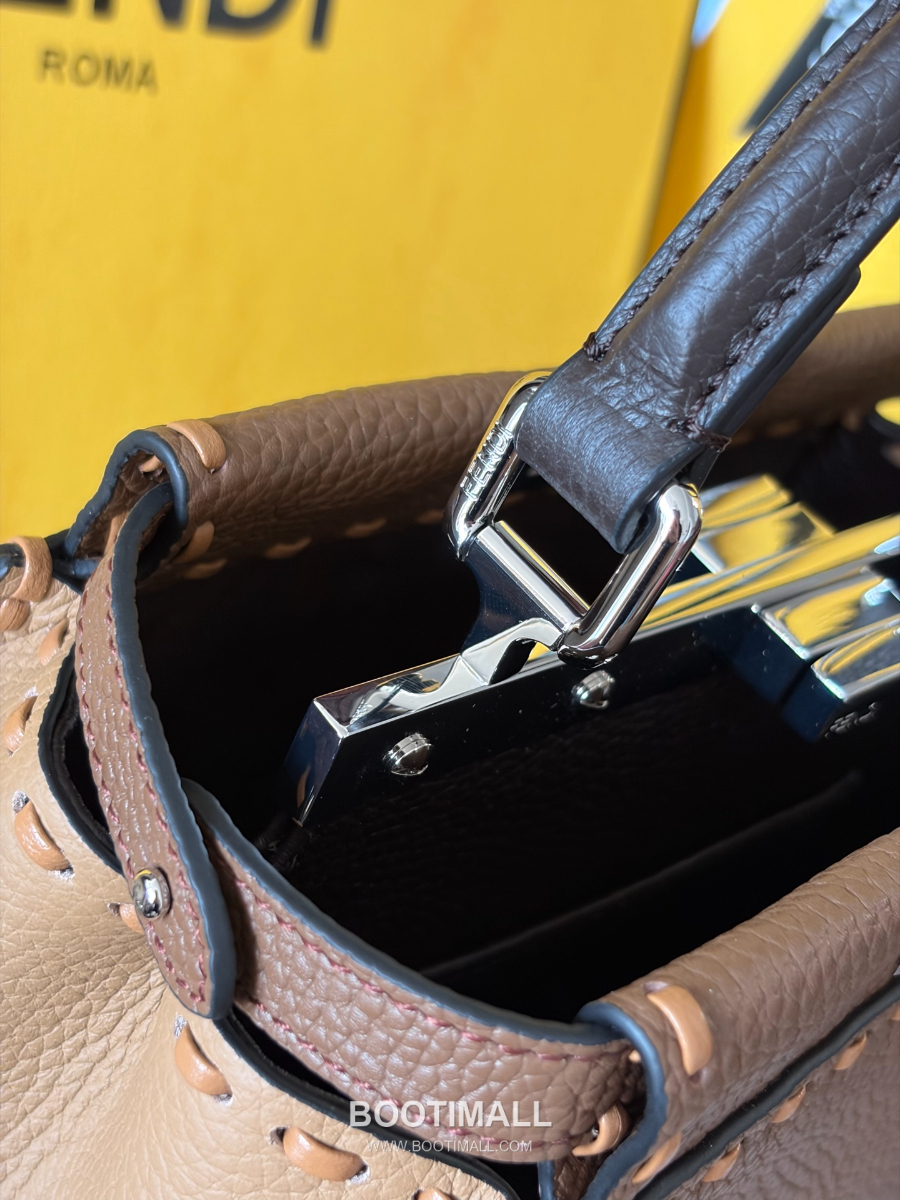 Fendi Peekaboo Mini Selleria Grained Calfskin 펜디 피카부 미니 셀레리아 그레인드 카프스킨 토트백 브라운 23cm 12