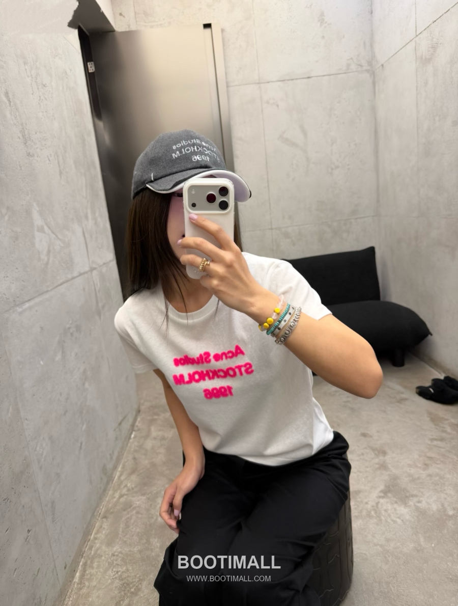 Acne Studios Stockholm 1996 Logo Flocked T-Shirt 에크네 스튜디오 스톡홀름 1996 로고 플록 프린트 티셔츠 5