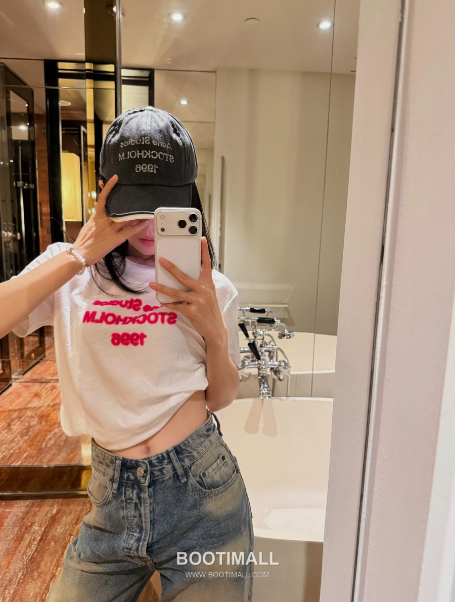 Acne Studios Stockholm 1996 Logo Flocked T-Shirt 에크네 스튜디오 스톡홀름 1996 로고 플록 프린트 티셔츠 6