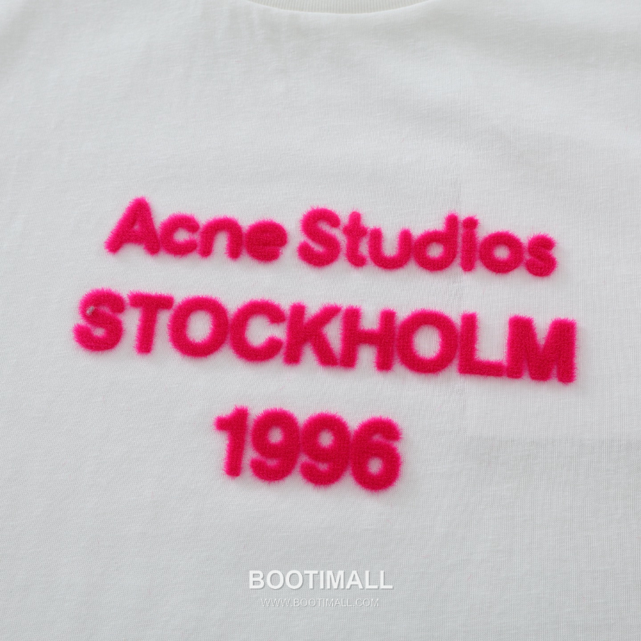 Acne Studios Stockholm 1996 Logo Flocked T-Shirt 에크네 스튜디오 스톡홀름 1996 로고 플록 프린트 티셔츠 10