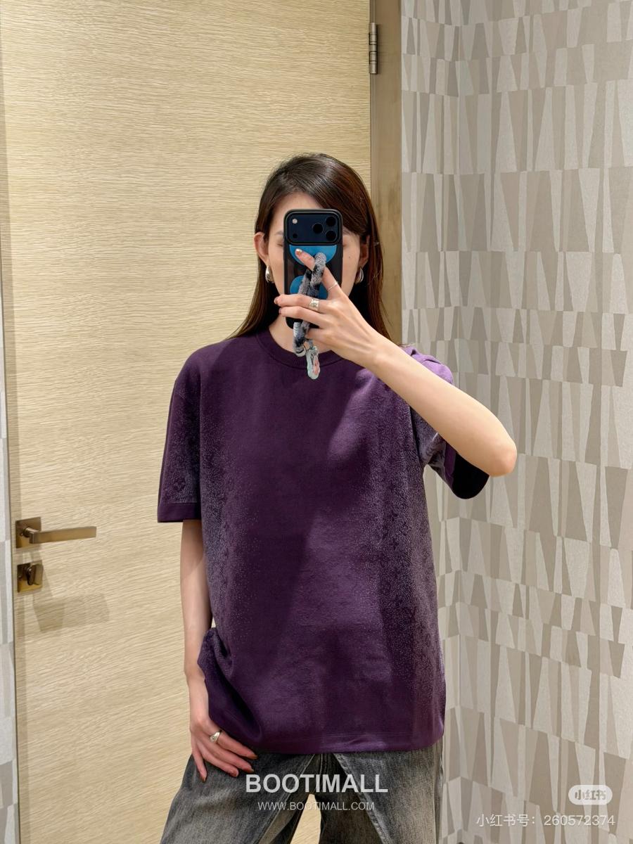 Louis Vuitton Monogram Spray-Effect Panel Cotton T-Shirt 루이비통 모노그램 스프레이 이펙트 패널 코튼 티셔츠 버건디 3