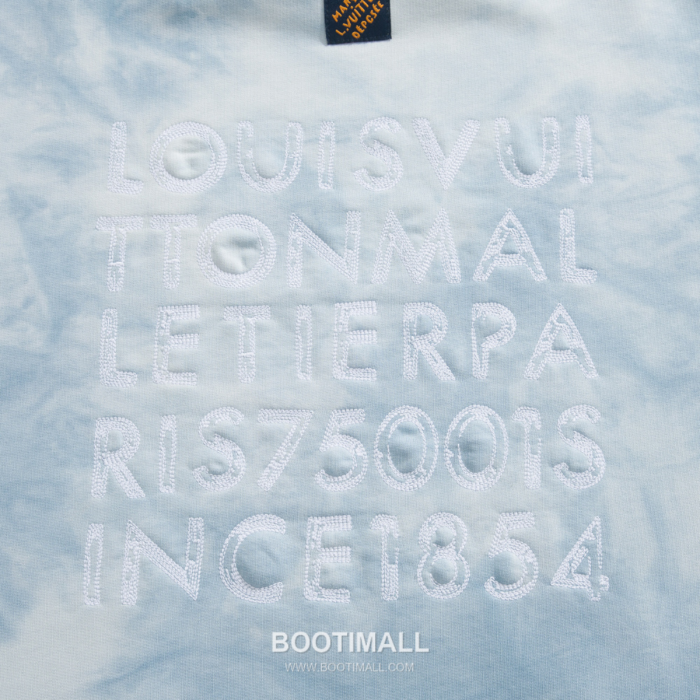 Louis Vuitton Tie-Dye Cotton Sweatshirt with Logo Print 루이비통 타이다이 코튼 스웨트셔츠 로고 프린트 라이트 블루 12