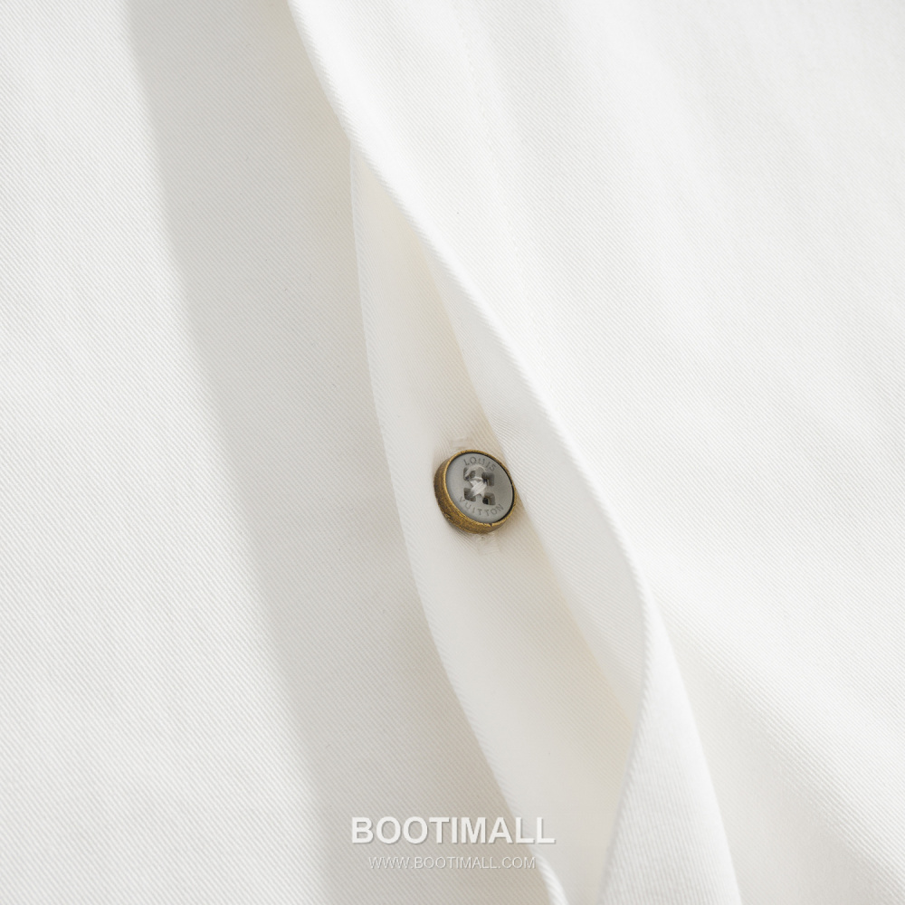 Louis Vuitton Embossed Monogram Pocket Cotton Shirt 루이비통 엠보스 모노그램 포켓 코튼 셔츠 화이트 9