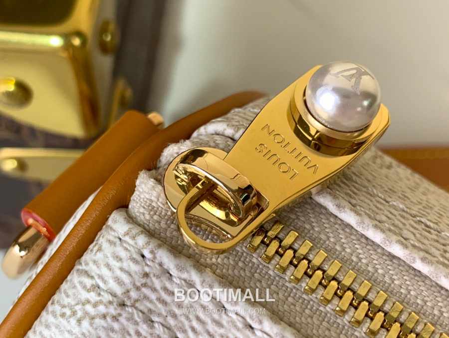 Louis Vuitton Keepall Bandoulière  M15076 루이 비통 키폴 반둘리에 25 모노그램 헤리티지 코티드 캔버스 핸드백 25cm 9