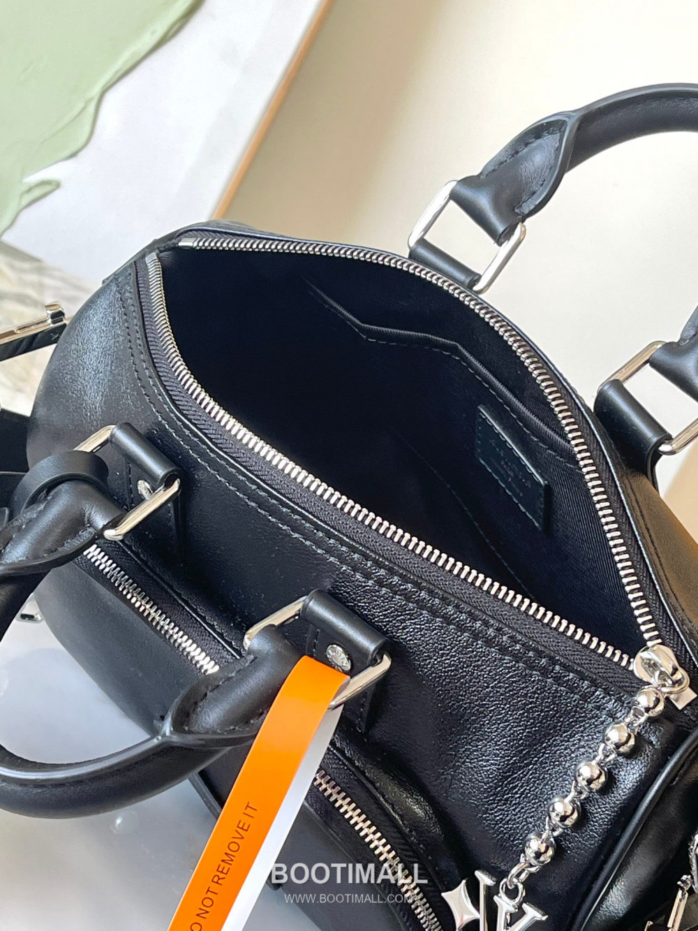 Louis Vuitton Keepall Cargo Bandoulière 25 M13988 루이 비통 키폴 카고 반둘리에 25 레더 트리밍 미니 더플백 25cm 11