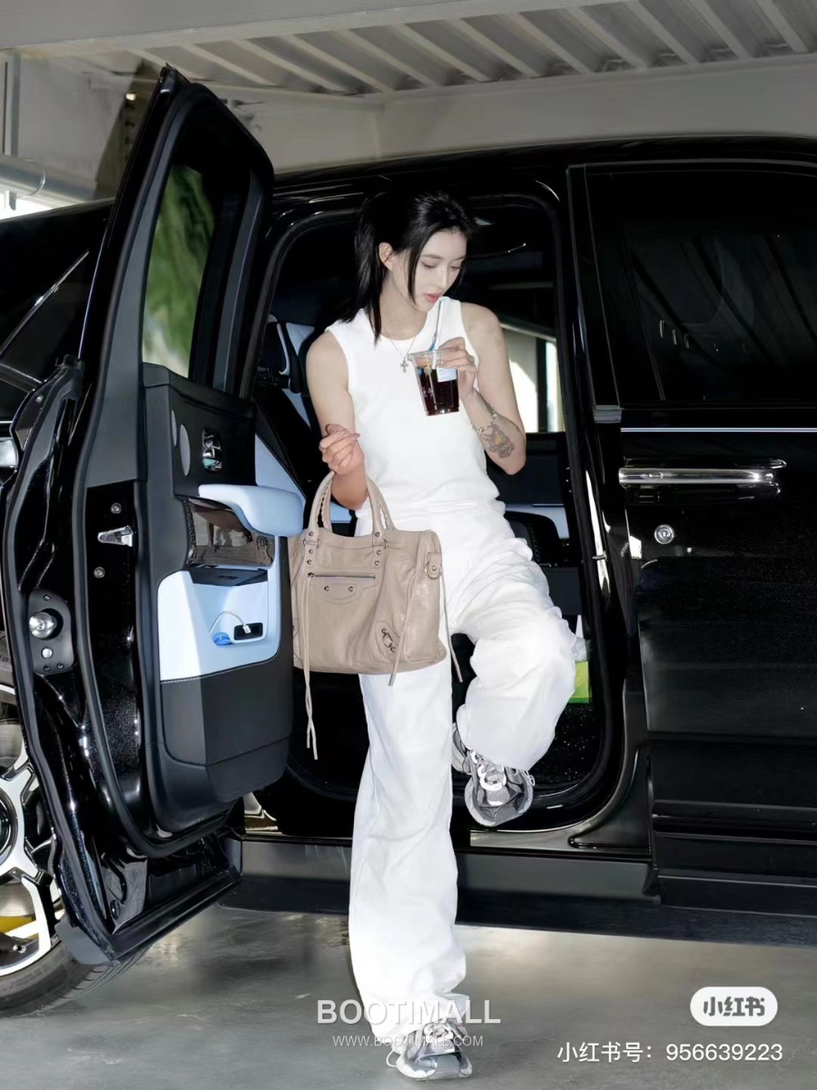 Balenciaga 발렌시아가 2025 미디엄 르 시티백 38.5cm 5