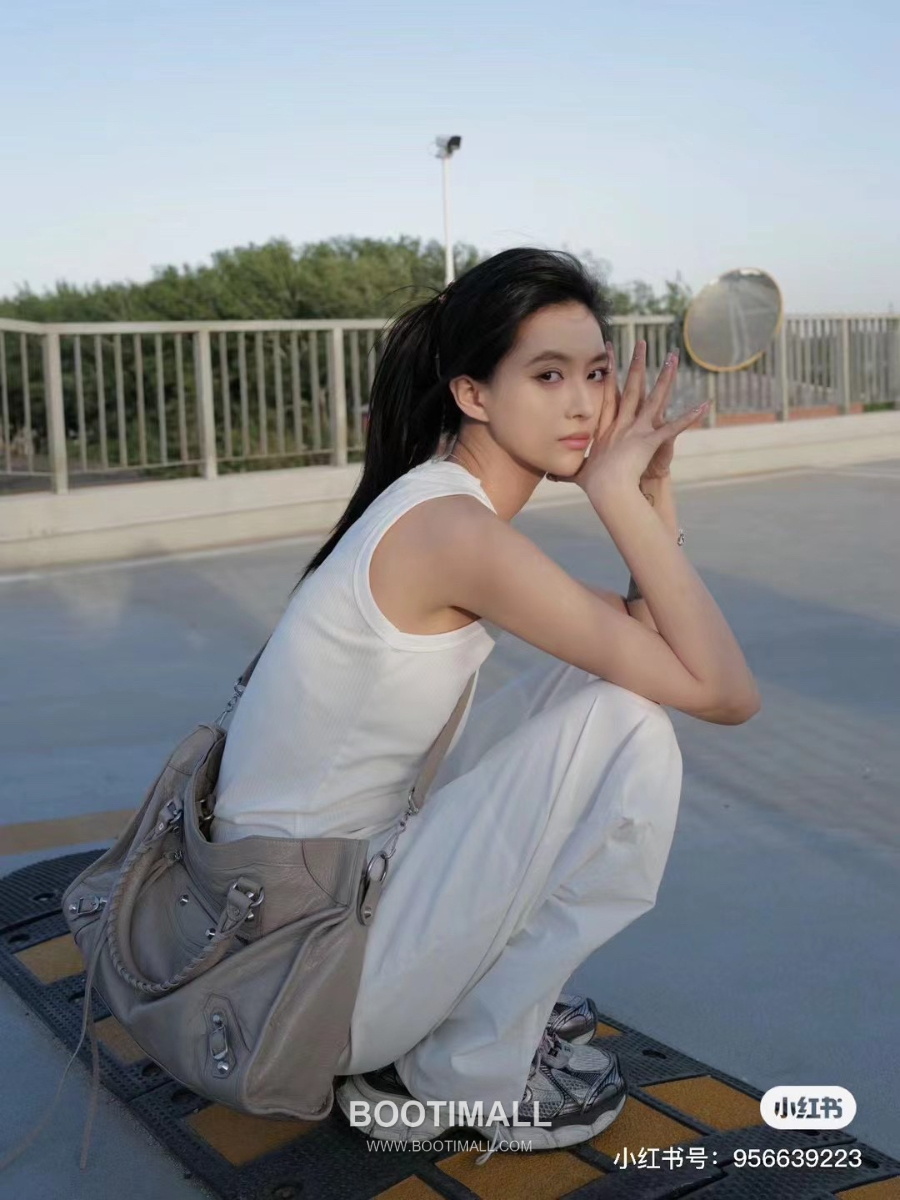 Balenciaga 발렌시아가 2025 미디엄 르 시티백 38.5cm 8