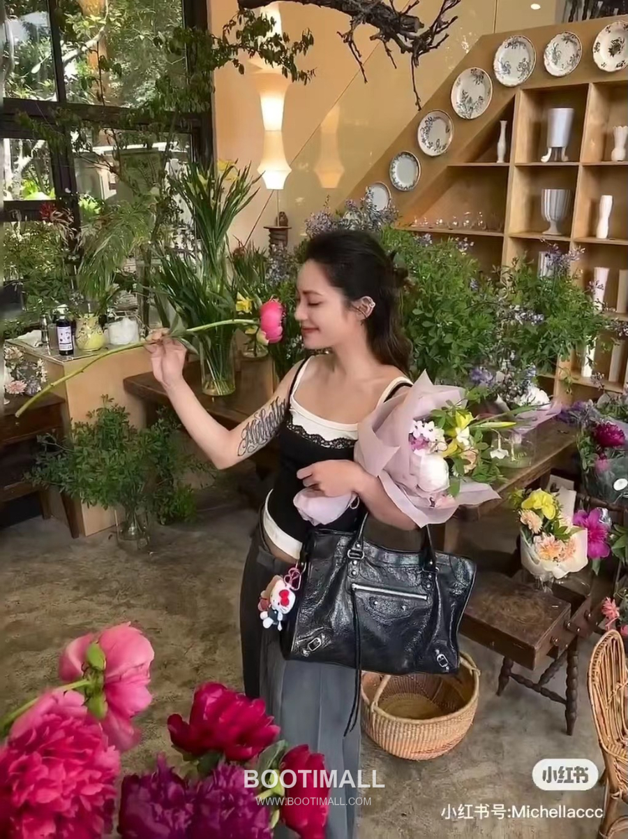 Balenciaga 발렌시아가 2025 미디엄 르 시티백 38.5cm 5