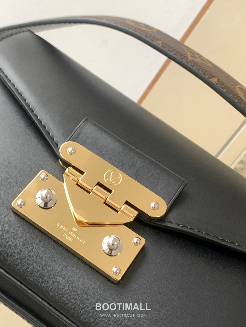 Louis Vuitton Pochette Métis Swing 루이비통 포쉐트 메티스 스윙 숄더백 M20393 24cm 4