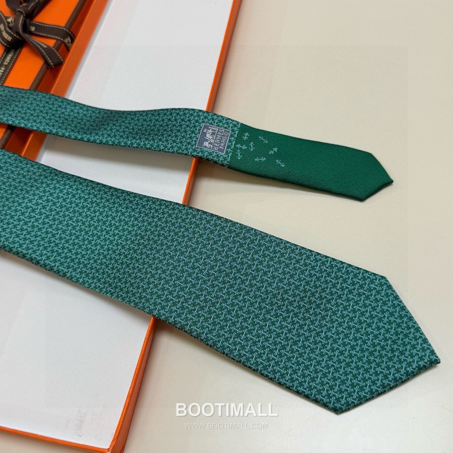 Hermès Printed Silk Tie Hermès 에르메스 프린트 실크 넥타이 148cm 32
