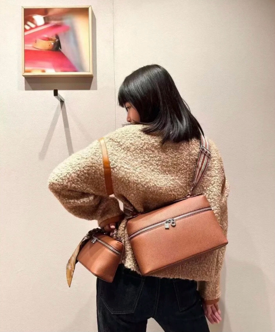 Loro Piana 로로피아나 로로 피아나 L27 엑스트라 포켓 라이트 베이지 크로스백 1