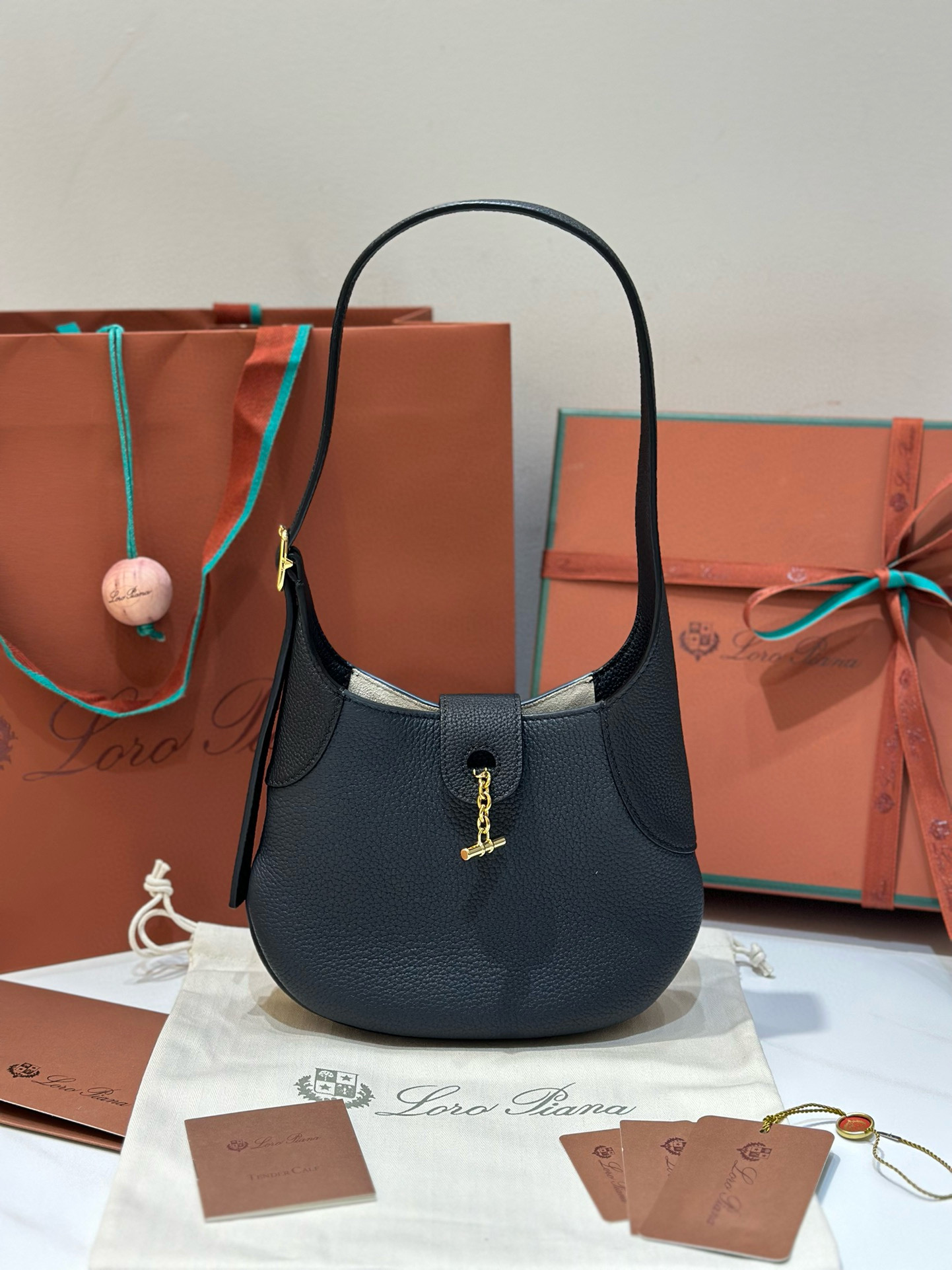 Loro Piana 로로피아나 로로 피아나 Bobbin 보빈 소형 숄더백 네이비 블랙 3