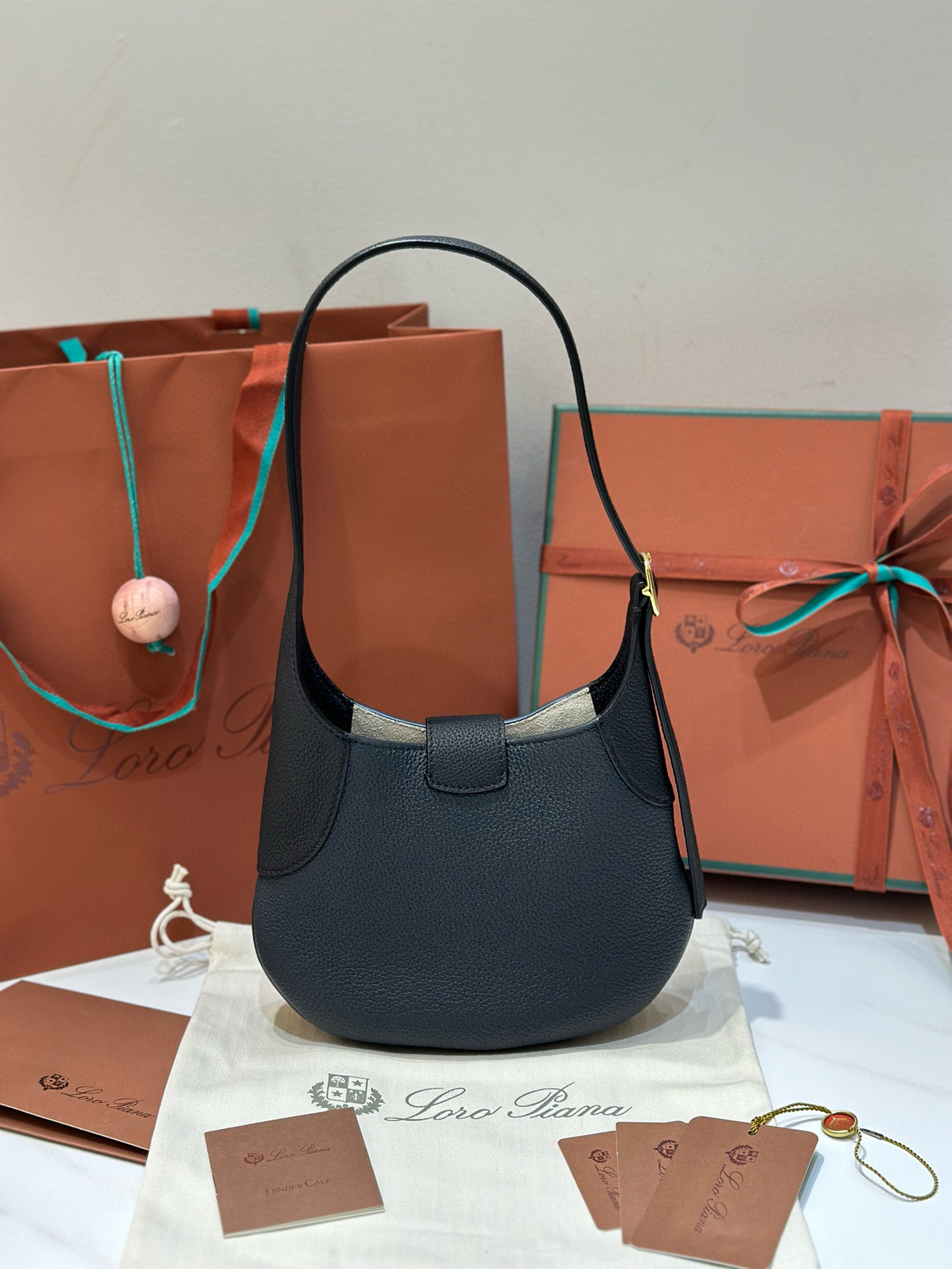 Loro Piana 로로피아나 로로 피아나 Bobbin 보빈 소형 숄더백 네이비 블랙 4