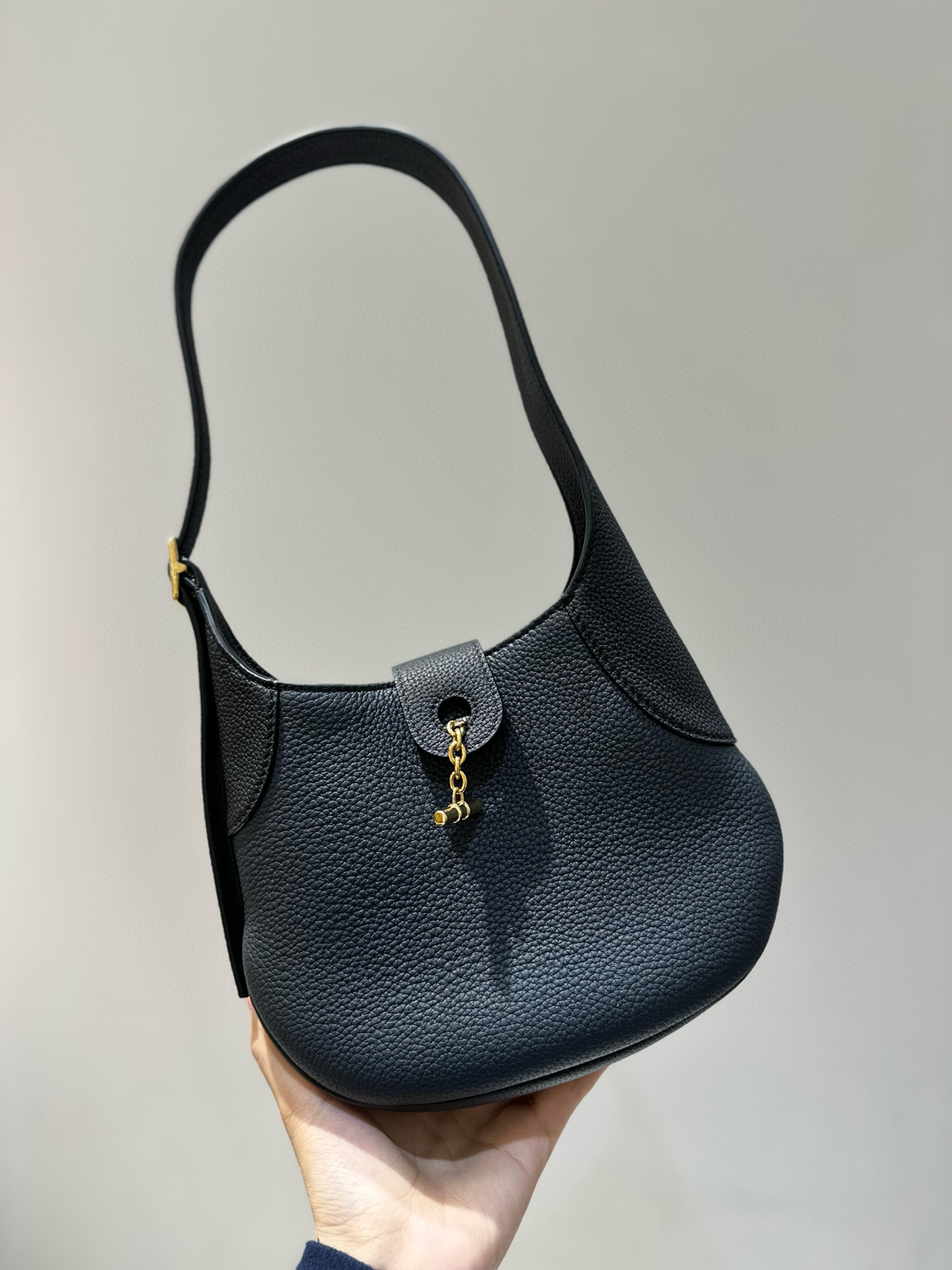 Loro Piana 로로피아나 로로 피아나 Bobbin 보빈 소형 숄더백 네이비 블랙 5