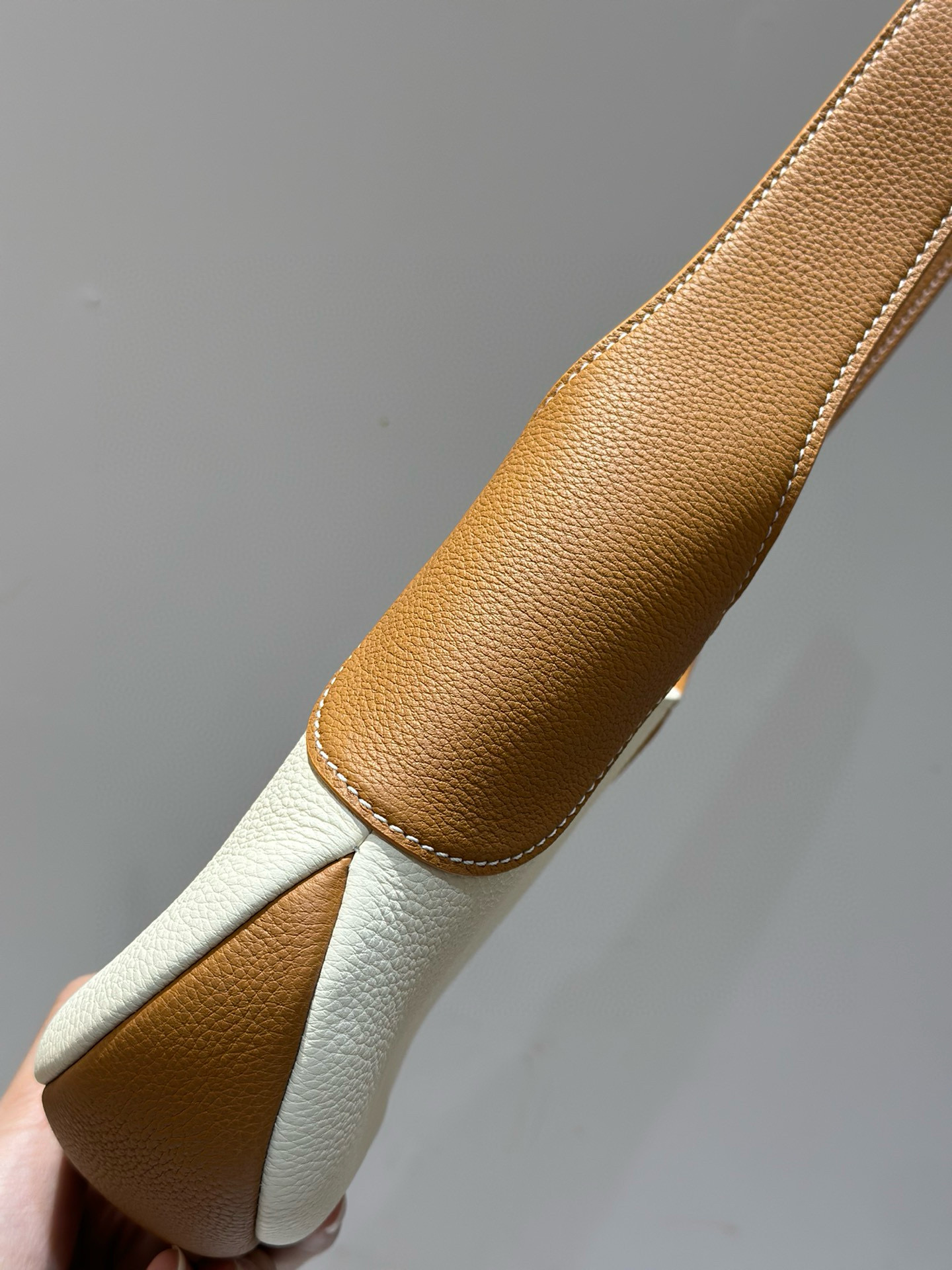 Loro Piana 로로피아나 로로 피아나 Bobbin 보빈 소형 숄더백 네이비 블랙 5