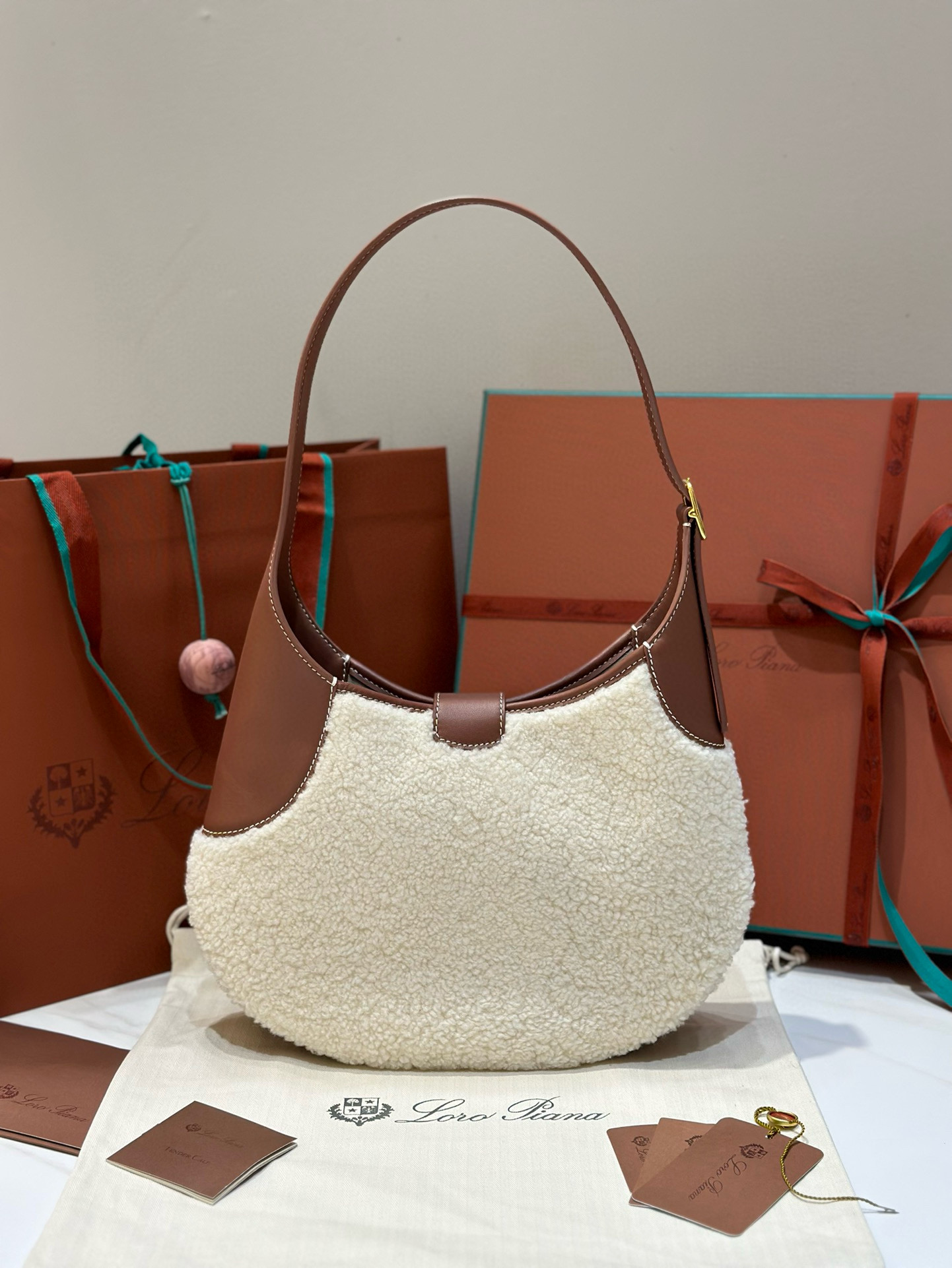 Loro Piana 로로피아나 로로 피아나 Bobbin 양모 숄더백 2