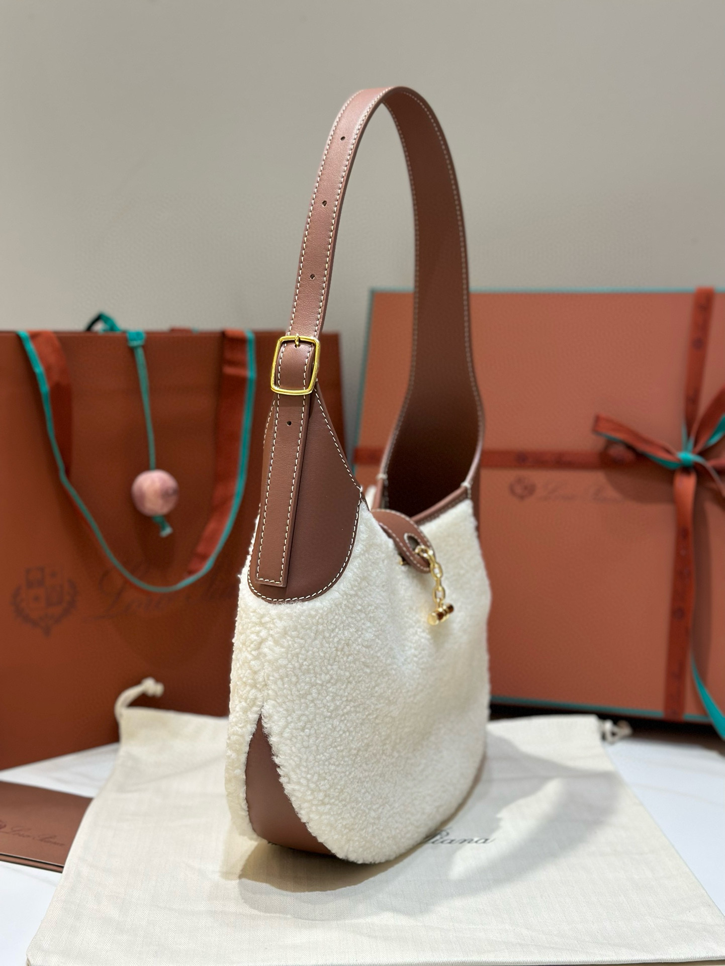 Loro Piana 로로피아나 로로 피아나 Bobbin 양모 숄더백 3