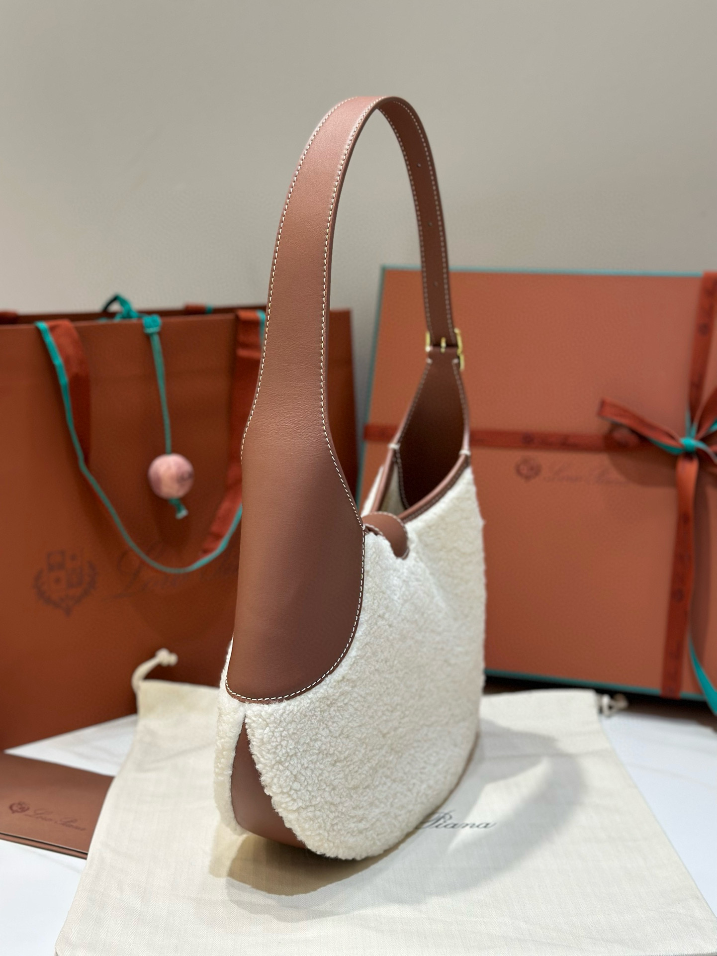 Loro Piana 로로피아나 로로 피아나 Bobbin 양모 숄더백 4