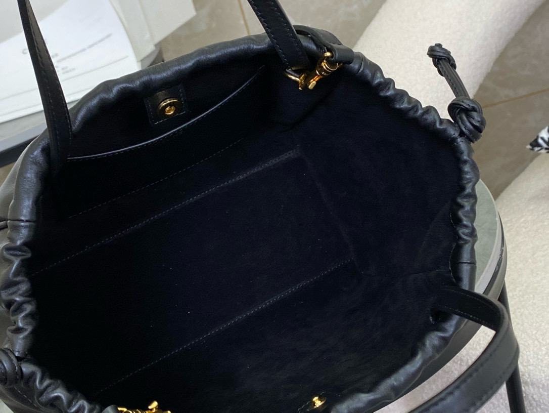 CELINE 셀린느 트리옴프 가죽 드로스트링 미니 토트백 6