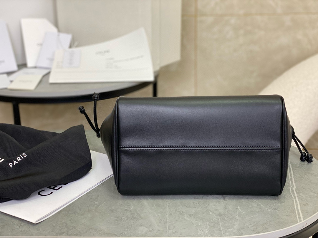 CELINE 셀린느 트리옴프 가죽 드로스트링 미니 토트백 9