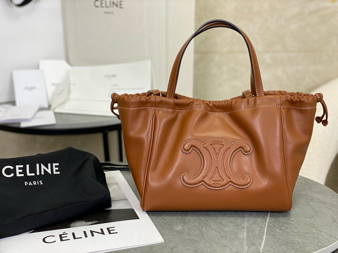 CELINE 셀린느 트리옴프 가죽 드로스트링 미니 토트백 1
