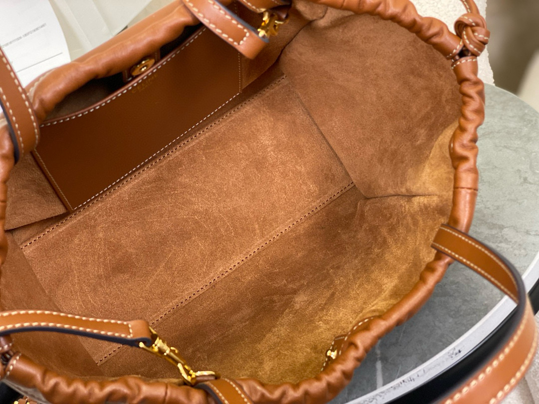 CELINE 셀린느 트리옴프 가죽 드로스트링 미니 토트백 6