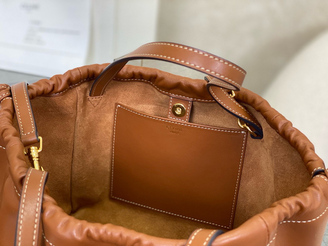 CELINE 셀린느 트리옴프 가죽 드로스트링 미니 토트백 7