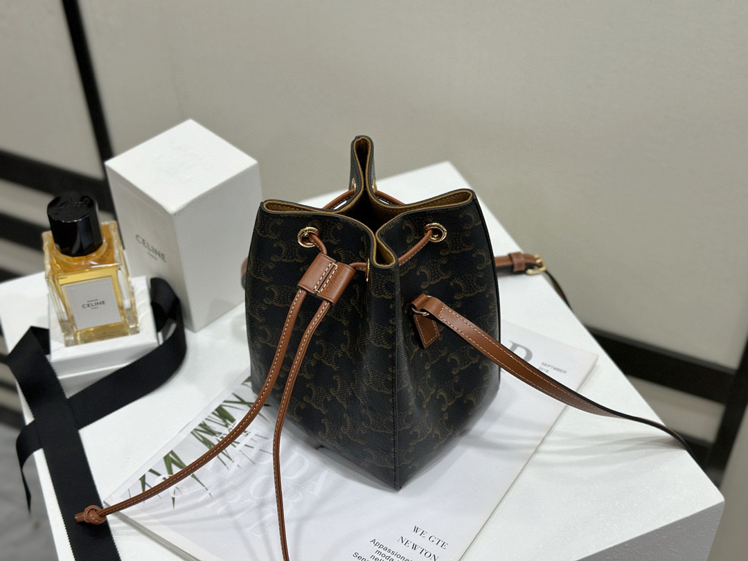 Celine 셀린느 세일러 초소형 로고 패턴 가죽 버킷백 3