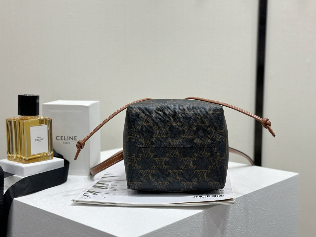 Celine 셀린느 세일러 초소형 로고 패턴 가죽 버킷백 9