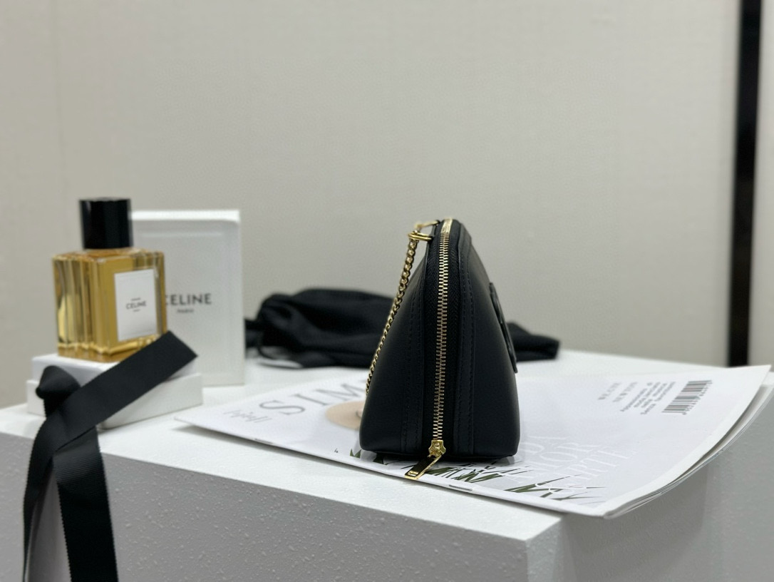 Celine 셀린느 광택 소가죽 체인 파우치백 3