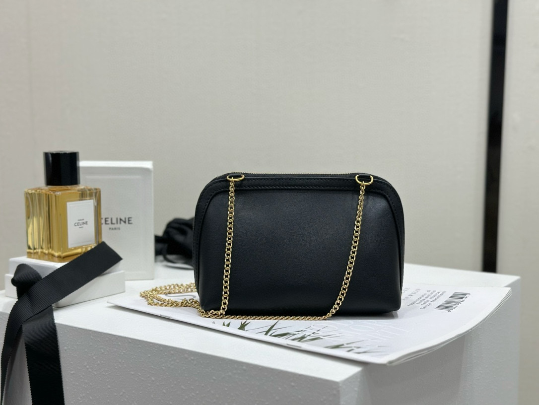 Celine 셀린느 광택 소가죽 체인 파우치백 4