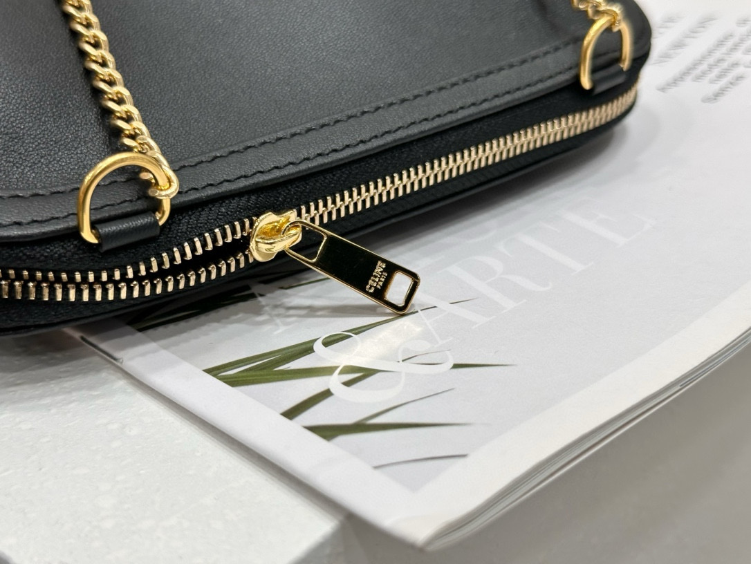 Celine 셀린느 광택 소가죽 체인 파우치백 6