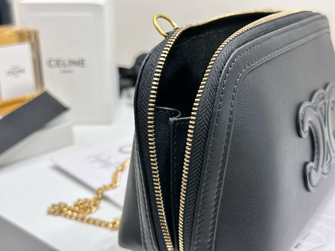 Celine 셀린느 광택 소가죽 체인 파우치백 7