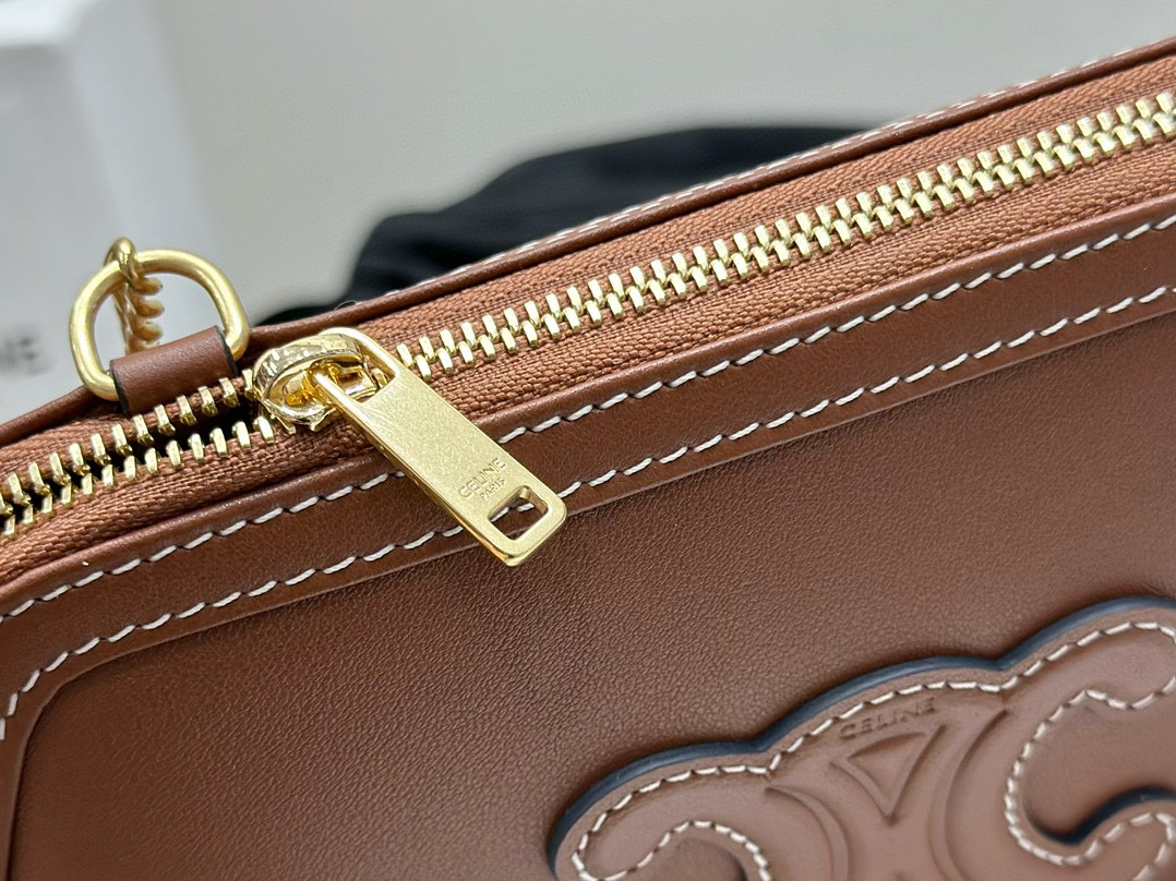 Celine 셀린느 광택 소가죽 체인 파우치백 6