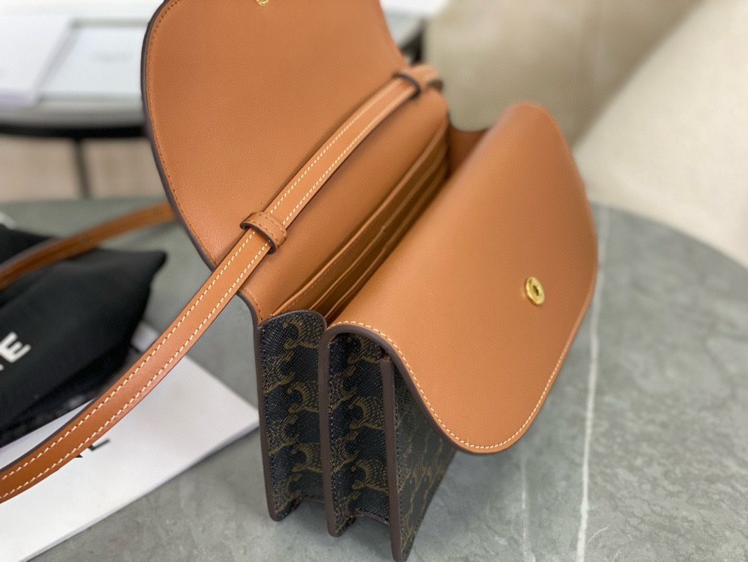 Celine 셀린느 클래식 WOC 트라이엄프 패턴 크로스백 5