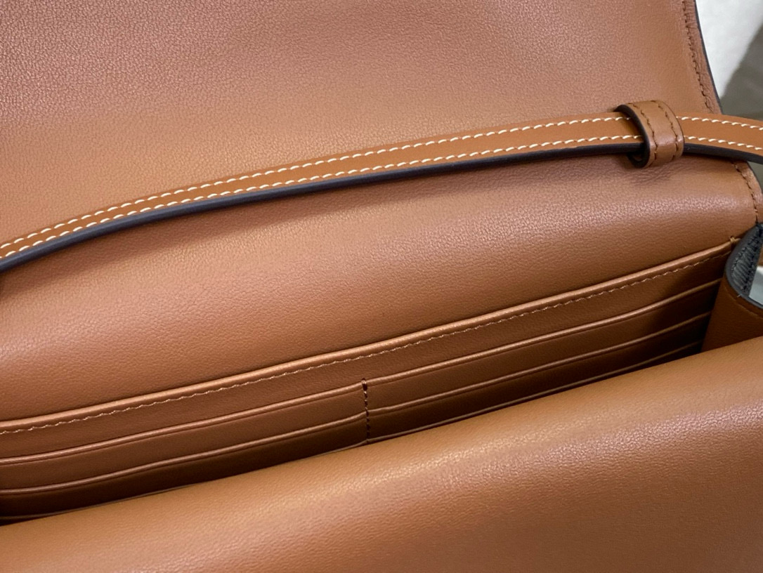 Celine 셀린느 클래식 WOC 트라이엄프 패턴 크로스백 9