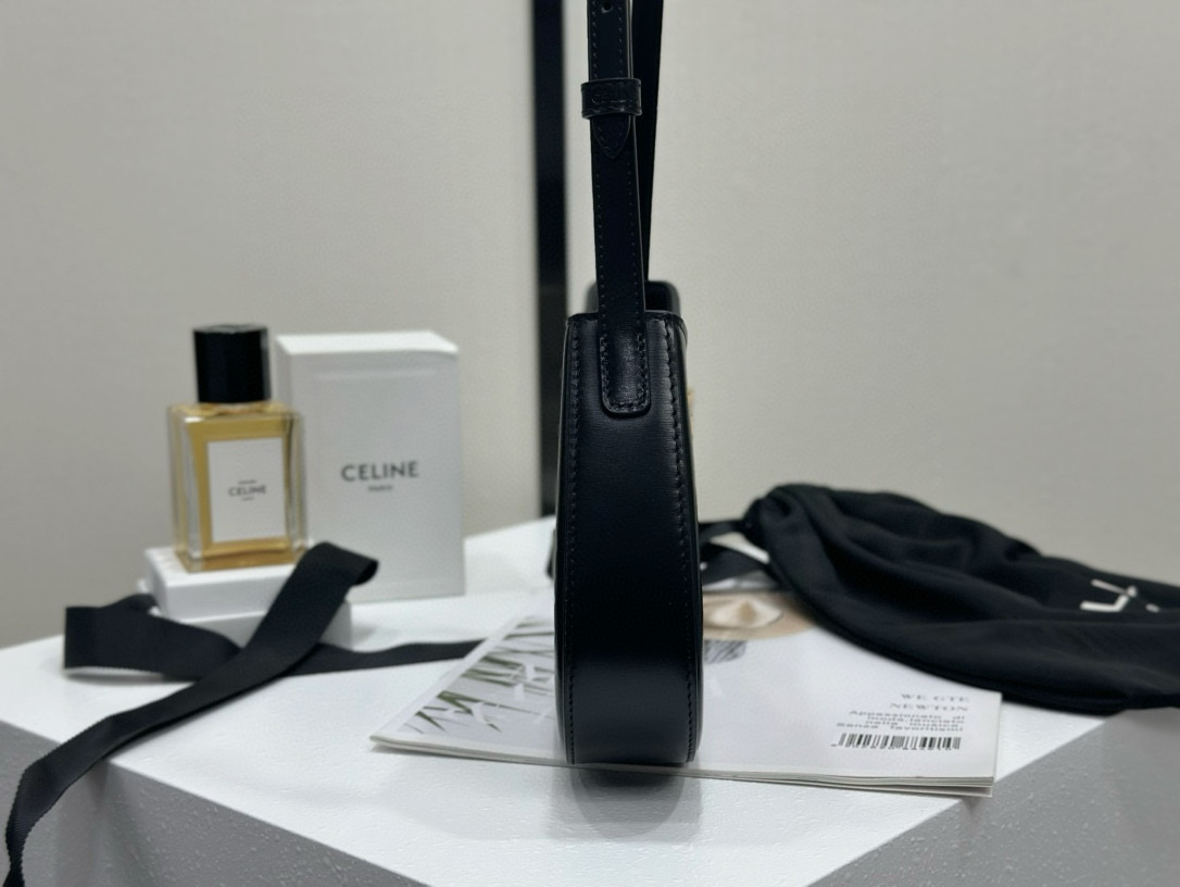 Celine 셀린느 틸리 중형 블랙 소가죽 숄더백 3