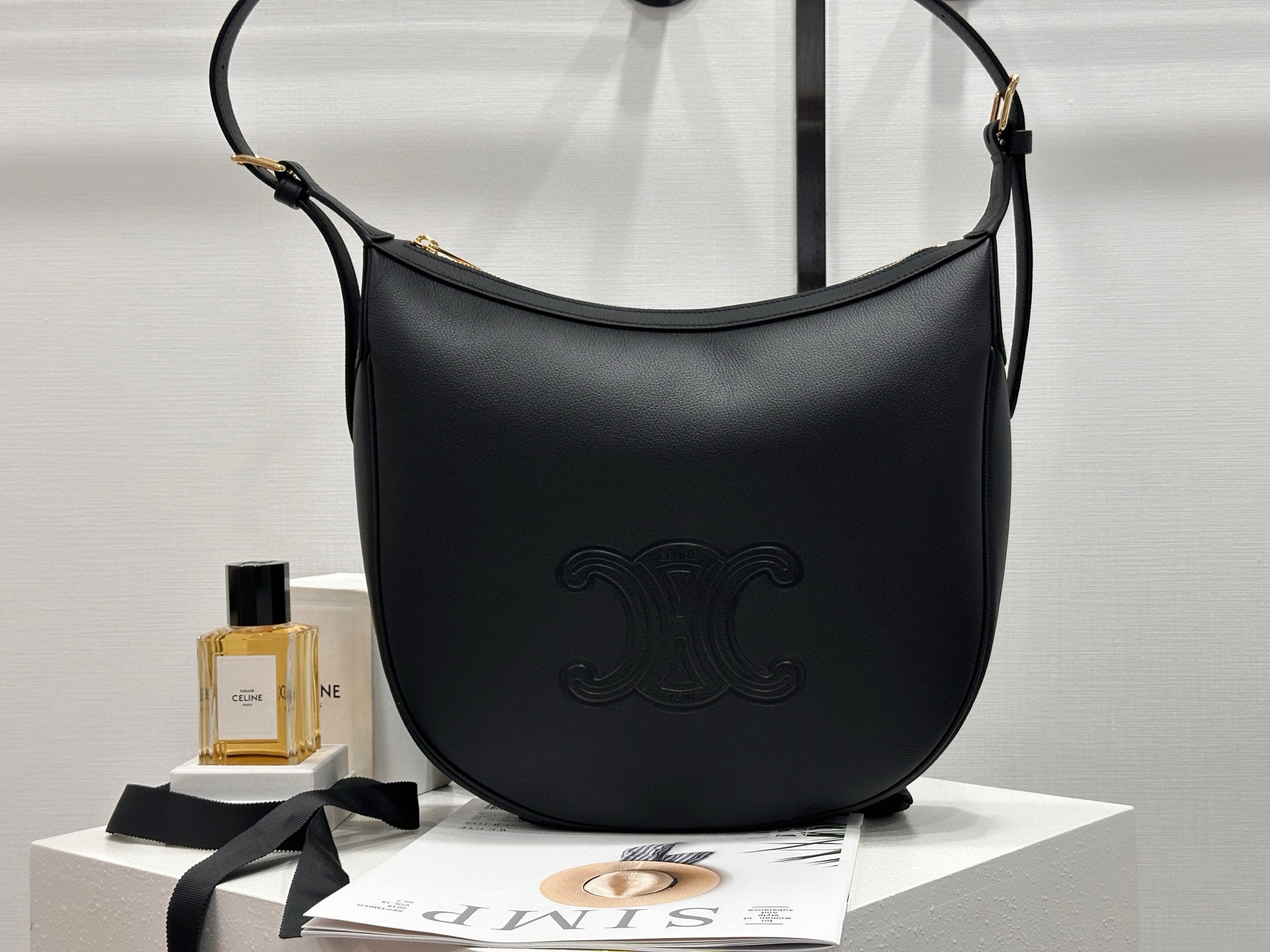 Celine 셀린느 엘로이즈 소프트 브라운 소가죽 숄더백 1