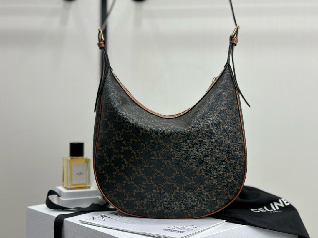 Celine 셀린느 엘로이즈 로고 패턴 소가죽 숄더백 1