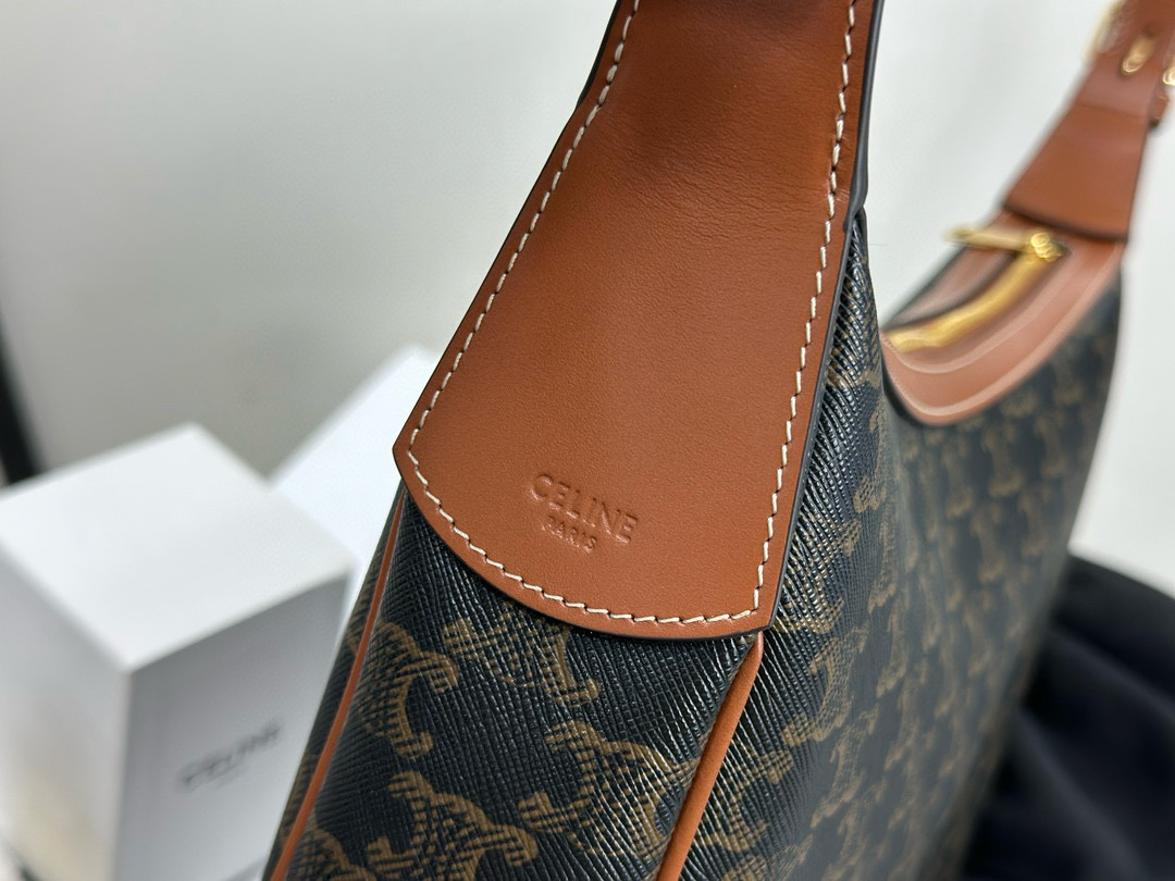 Celine 셀린느 엘로이즈 로고 패턴 소가죽 숄더백 5