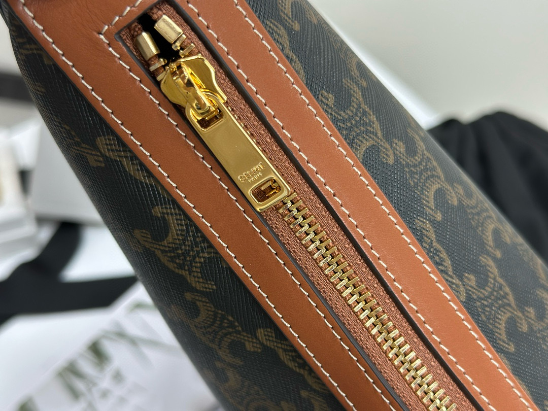 Celine 셀린느 엘로이즈 로고 패턴 소가죽 숄더백 7