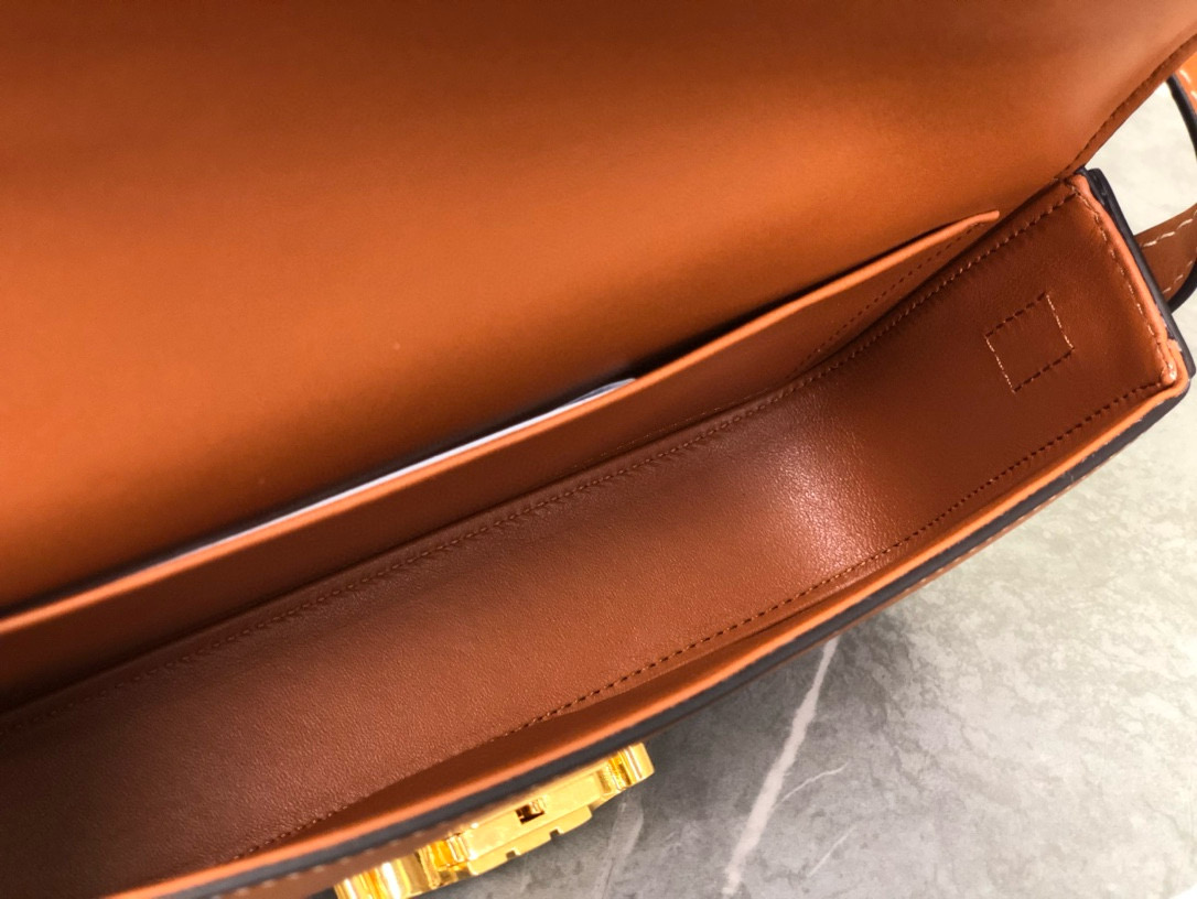 CELINE 셀린느 트리옴프 숄더 백 9