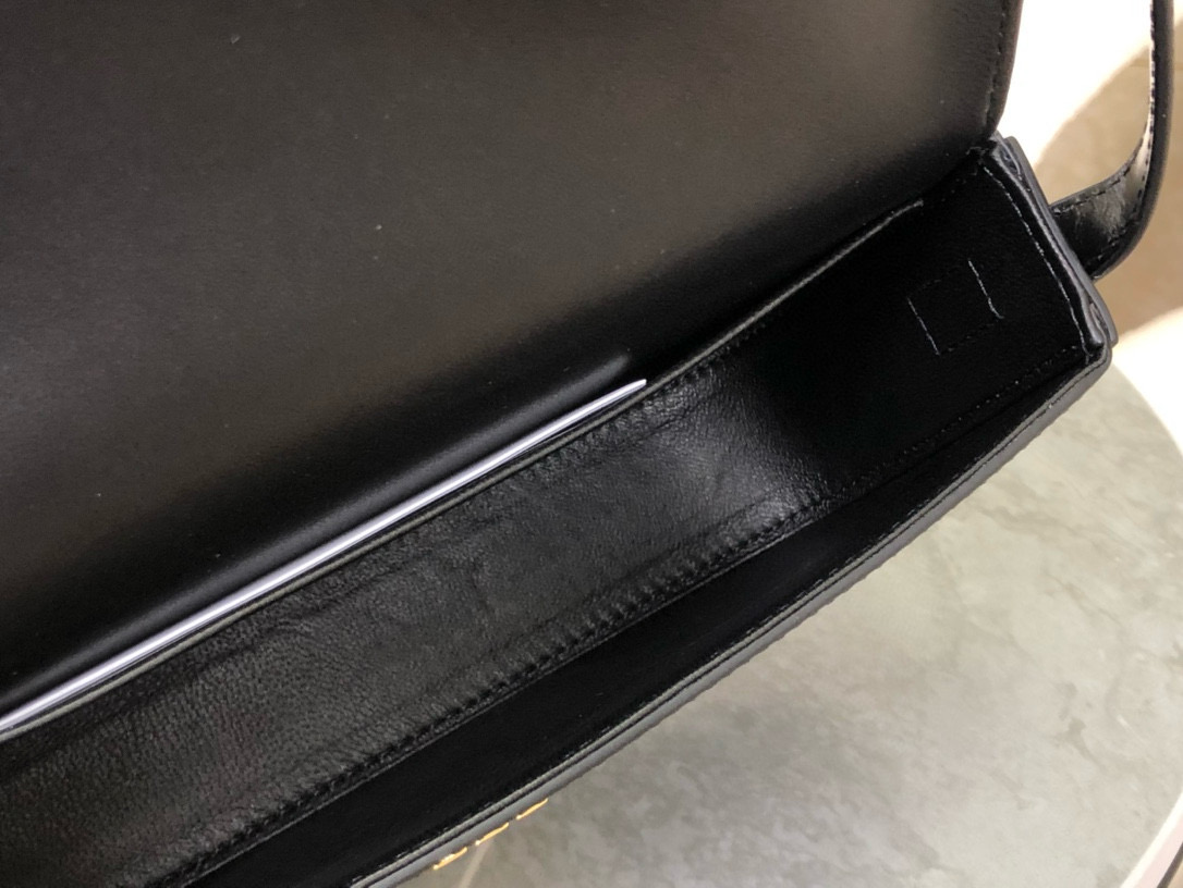 CELINE 셀린느 트리옴프 숄더 백 8